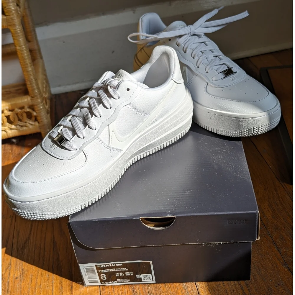 Nike Women's White Low-Top Leather Sneakers